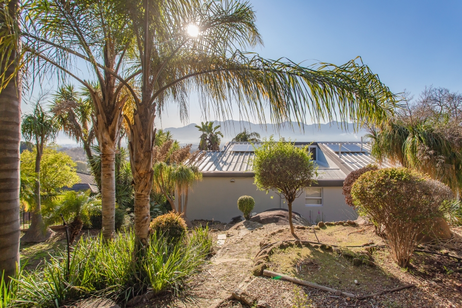 4 Bedroom Property for Sale in Lemoenkloof Western Cape